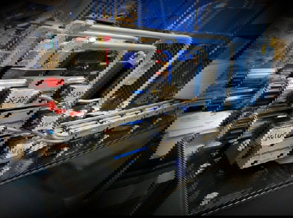 Rotec designs and builds a bespoke remotecontrolled hydraulic roof